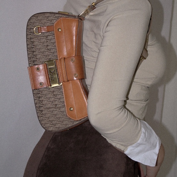 Dior Street Chic Columbus Shoulder Bag - Picture 10 of 14